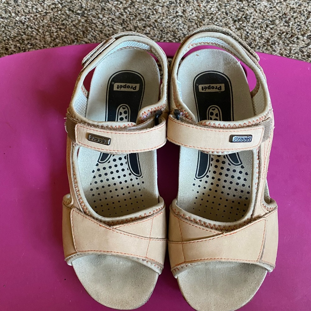 Propet-Tan-Sz 8 1/2M-Podiatrist Recommended-LIKE NEW - Picture 12 of 16